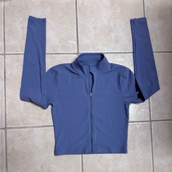 Aritzia TNA Butter Limit Zip-Up - Picture 2 of 16